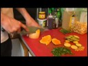 Karamelize Soğan İle Kazak Tavuk Ve Ispanak Pirinç : Kazak Tavuk: Chop Kabak Resim 4