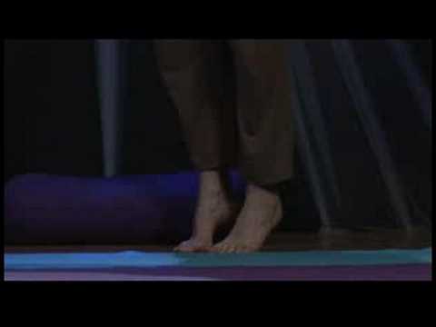Ayak Germe Egzersizleri : Germe Egzersizleri: Ayakları Öne Doğru Katlayın Resim 1