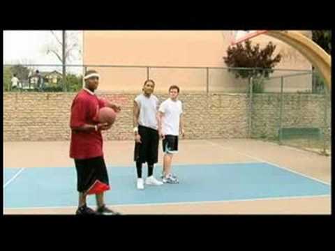 Nasıl Basketbolda Rebound : Basketbol İpuçları: Bir Rebound Uçlu Bir Çekim Oluşturma 