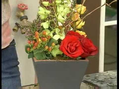 Çağdaş Avrupa Çiçek Aranjmanları : Çağdaş Avrupa Çiçek Düzenleme: Dolgu Çiçek Eklemek 