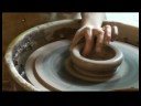 Nasıl Seramik Kupalar Yapmak İçin : Potter\'s Tekerlek Üzerinde Çekme Kil  Resim 3