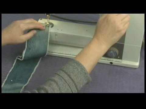 Geri Dönüştürülmüş Kot Pantolon Çanta & Carryalls Yapmak : Bir Kot Çanta Yapmak: Dikiş Askısı İçin Şeritler  Resim 1