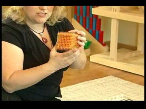 Montessori Sayma Yöntemleri : Montessori Ondalık Tepsisi İle Sayma  Resim 1