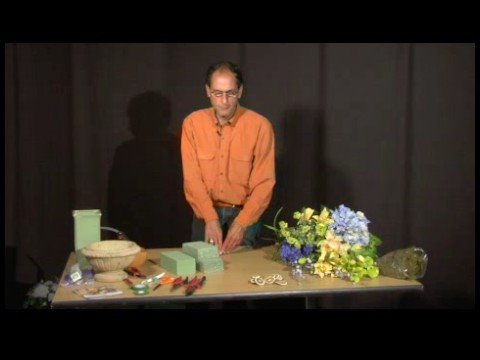 Nasıl İpek Çiçek Süs Yapmak İçin : İpek Çiçek Merkezinde Yer Belirleme 