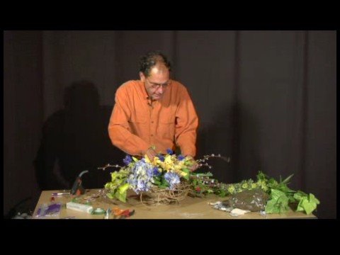Nasıl İpek Çiçek Süs Yapmak İçin Son Ayarlamaları Çiçek Merkezinde İpek Yapma 