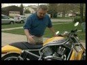 Bir Harley Davidson Üzerinde Bir Pil Değiştirme : Harley Davidson: Pil Bulun 