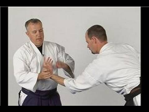 Kotegaieshi: Temel Aikido Teknikleri: Bir Yaka Kapmak Kotagaeshi Bilek Kilit Resim 1
