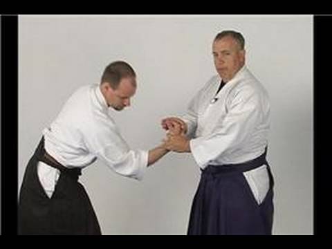 Kotegaieshi: Temel Aikido Teknikleri: Düz Bir Yumruk Kotagaeshi Bilek Kilit Resim 1