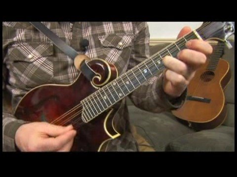 Nasıl Mandolin Tremolo Oynamak İçin : İki Dizeleri Mandolin Tremolo  Resim 1