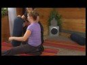 Restoratif Yoga Poses: Onarıcı Yoga Geniş Açı Poz Oturmuş. Resim 3