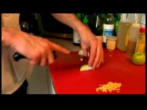 Curried Soğan Ve Apple Domuz Pirzolası: Soğan Ve Apple Domuz: Chop Elma, Soğan, Pastırma Kaldır