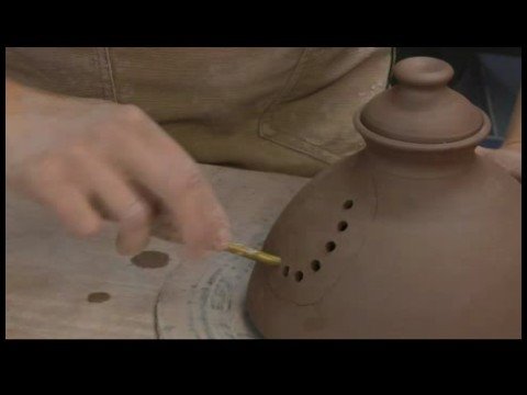 Nasıl Seramik Çay Seti Yapmak: Su Isıtıcısı Tarzı Çömlek: Süzgeç Delik Kesme
