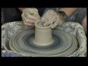 Çanak Çömlek Tekerlek Üzerinde Kil Kupalar : Seramik Kil, Hava Kabarcıklarını Çıkarmak  Resim 3
