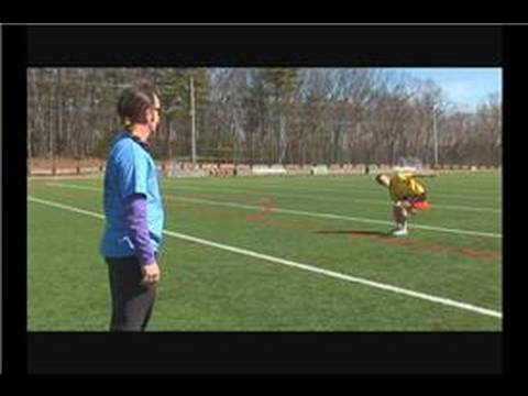 Freestyle Frisbee Uzanır, Backhand Ve Forehand Atar : Freestyle Frisbee Sandalye Fırlatmak Resim 1