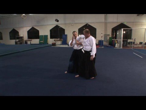 Kapmak Ve Havai Saldırılar İçin Aikido Teknikleri Aikido Tekniği: Havai Saldırı Ve Atmak İçin Bilek Taşı 
