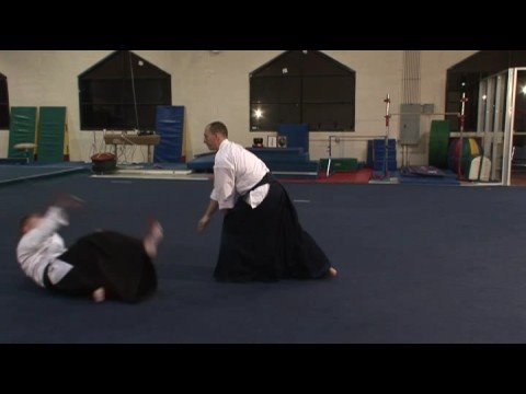 Kapmak Ve Havai Saldırılar İçin Aikido Teknikleri Aikido Tekniği: Katate-Dori Kokyunage Resim 1