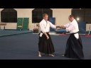 Kapmak Ve Havai Saldırılar İçin Aikido Teknikleri Aikido Tekniği: Al & Ön Dört-Yön Atmak Resim 3