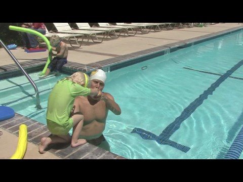 Yüzmek İçin Nasıl: Dalış İçin Bir Çocuk Öğretmek Nasıl Resim 1