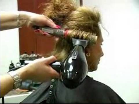 1960'larda Saç Modeli: Nasıl Flip 1960'larda Saç Modeli İçin İçine Kuru Saçlar Üflemek: Bölüm 2