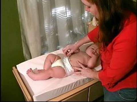 Bebeğe Banyo Nasıl Yapılır : Yeni Doğan\'In Göbek bağı Bakımı Nasıl 
