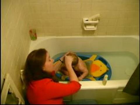 Bebeğe Banyo nasıl:'s Cradle Kap\Bir Bebek İle Başa çıkmak İçin Nasıl  Resim 1
