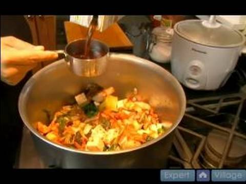 Kore Güveç Tarifi Kimchi Chigae : Kore Kimchi Chigae Güveç İçin Et Suyu Ekleyerek  Resim 1