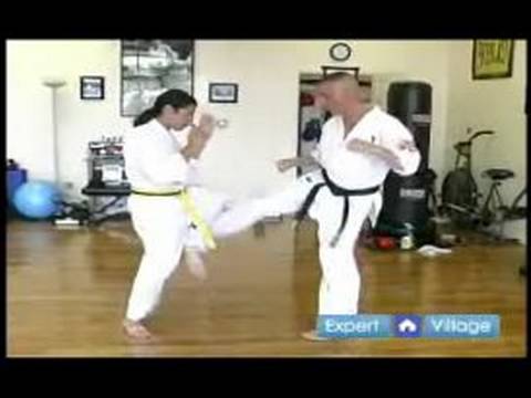 Kyokushin Karate Teknikleri İleri : İki Düşük Tekme Bir Kyokushin Açılan Bir Saldırıyı Engellemek İçin 