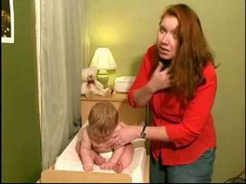 Nasıl Bir Bebek Banyo: Nasıl Bebekler Üzerinde Döküntüleri Önlemek İçin Resim 1
