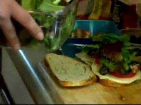Nasıl Bir Vejetaryen Sandviç Yapmak İçin : Sebzeli Sandviçin Bir Araya 