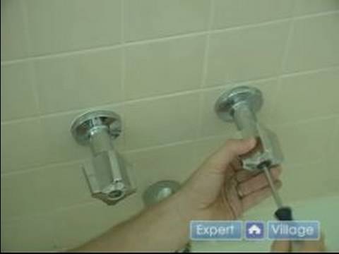 Nasıl Küvet Sızdıran Musluk Düzeltmek İçin : Sızdıran Banyo Musluğu İçin Kolları Yükleme 