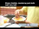 Nasıl Omlet Yapmak İçin : Kaşarlı Omlet Yapmak İçin Tercih Hazırlanıyor 