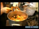 Kore Güveç Tarifi Kimchi Chigae : Kore Kimchi Chigae Güveç İçin Et Suyu Ekleyerek  Resim 3