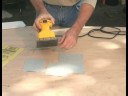 Kullanarak Ve Taşınabilir Bir Elektrik Sander Temizleme: Nasıl Bir Elektrik Sander Zımpara Yüklemek İçin Resim 3