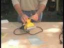 Kullanarak Ve Taşınabilir Bir Elektrik Sander Temizleme: Nasıl Bir Taşınabilir Elektrikli Zımpara Açmak İçin Resim 3