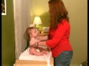 Nasıl Bir Bebek Banyo: Nasıl Bebek Bezi Alanı Temizlemek İçin Resim 3