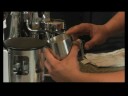 Nasıl Çift Kişilik Vanilya Latte Olun: Nasıl Bir Çift Vanilya Latte İçin Köpük Ve Süt Karışımı Resim 3