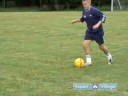 Futbol Topu Nasıl Top : Futbolda Makas Bir Dönüş Yapmak İçin Nasıl  Resim 4