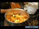 Kore Güveç Tarifi Kimchi Chigae : Kore Kimchi Chigae Güveç İçin Et Suyu Ekleyerek  Resim 4