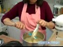Nasıl Katmanlı Bir Pasta Yapmak İçin : Katman Kek İçin Kuru Malzemeleri Ekleme  Resim 3