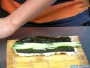 Kaliforniya Rulo Suşi Yapmak İçin Nasıl : California Sushi Roll Malzemeyi Eklemek İçin Nasıl  Resim 4