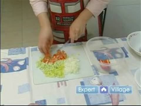 Nasıl Bir Ortadoğu Yemeği Yapmak İçin : İsrail Salatası Yapma  Resim 1