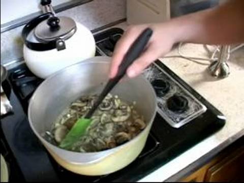 Nasıl Kremalı Mantar Çorbası Yapmak: Mantar Mantar Çorbası Krem Kahverengi