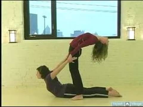 Partner Yoga Pozisyonları : Çift Backbend İçin Poz: Yoga Pozisyonları Ortağı 