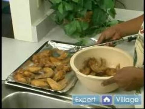 Tatlı Yemek Pişirmeyi & Baharatlı Tavuk Kanatları : Tavada Tatlı & Baharatlı Tavuk Kanatları Koyar 
