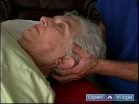 Yaşlılar Ve Hastalar İçin Bir Masaj Vermek İçin Nasıl : Yaşlılar Baş Masajı Nasıl Yapılır  Resim 1