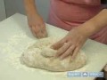 Nasıl Geleneksel Shabbat Ekmeği Bir Ekmek Pişirmek İçin : Elle Shabbat Ekmeği Ekmek Hamuru Yoğurmak 