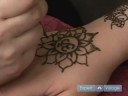 Geçici Dövme Nasıl : Kına İle Bir Lotus Çiçeği Çizmek İçin Nasıl  Resim 3