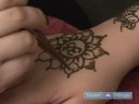 Geçici Dövme Nasıl : Kına İle Bir Lotus Çiçeği Çizmek İçin Nasıl  Resim 4