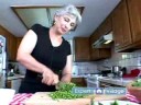 Geleneksel İtalyan Yemek Tarifleri : Geleneksel İtalyan Roka Salatası İçin Kuşkonmaz Kesim  Resim 4