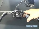 Motosiklet Tamir: Nasıl Bir Motosiklet Debriyaj Kablo Ayarlamak İçin Resim 4